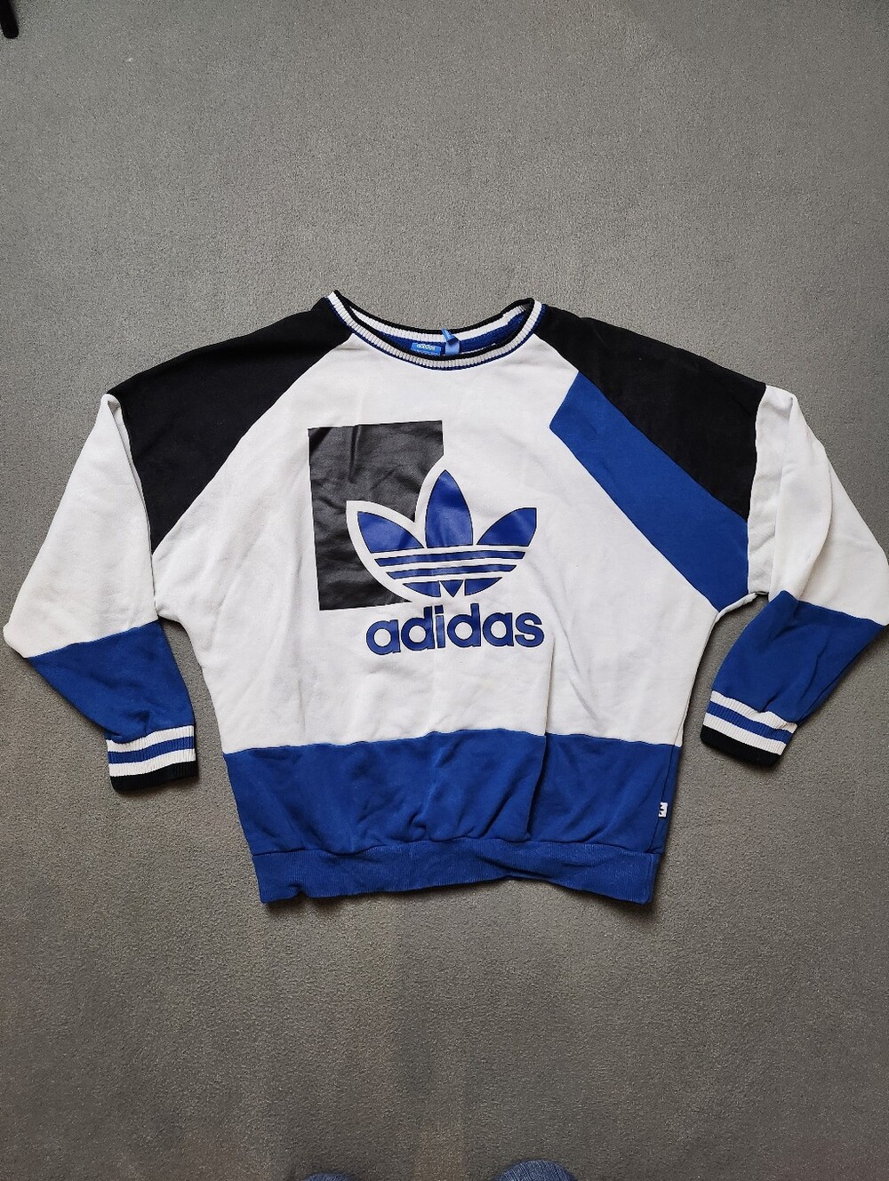 Adidas Originals Women’s L Colorblock Trefoil Sweatshirt | White Blue Black